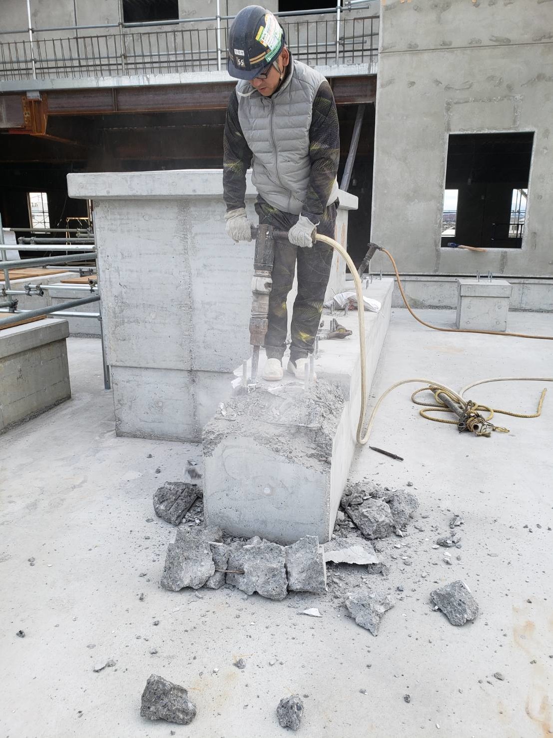 イッサ工芸　毀し工事