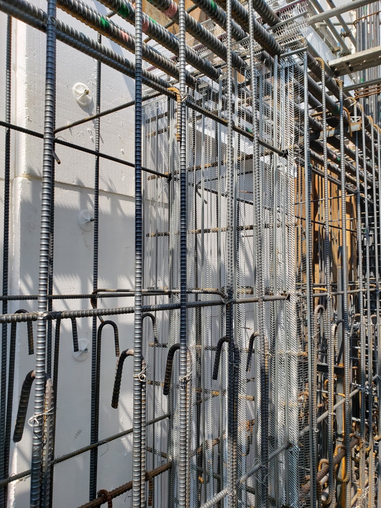 イッサ工芸 コン止めラスパネル工事